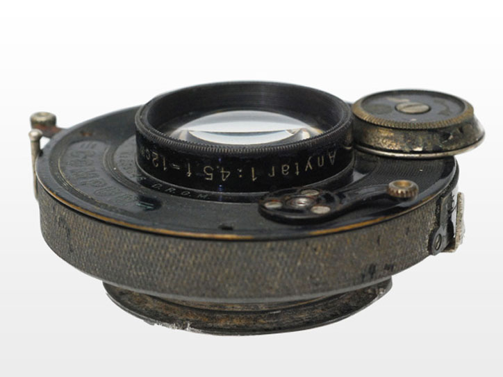 Side of 12 cm f/4.5 Anytar lens, with inscription "Anytar 1:4.5 f=12 cm"