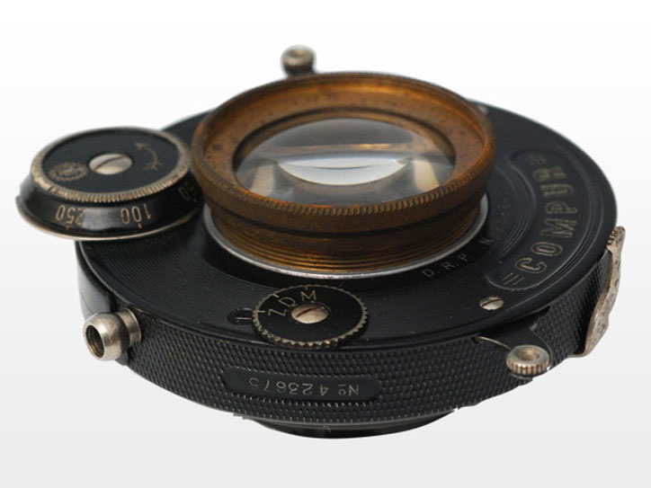 Side of 10.7 cm f/4.5 Anytar lens, with no inscription and coating as it is prototype